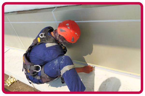 Sealant dan resealant fasad gedung